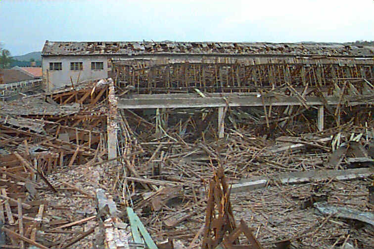 wpe13.jpg (69172 bytes)